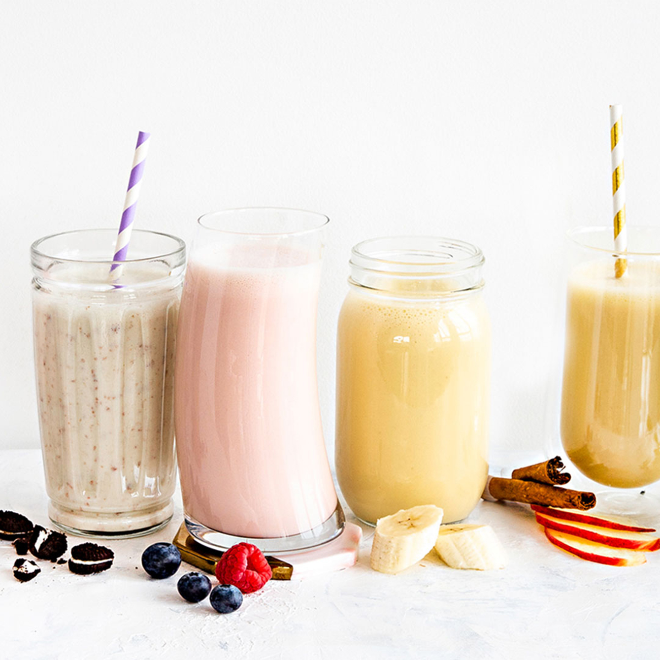 herbalife nutrition gläser mit shakes in verschiedenen geschmacksrichtungen