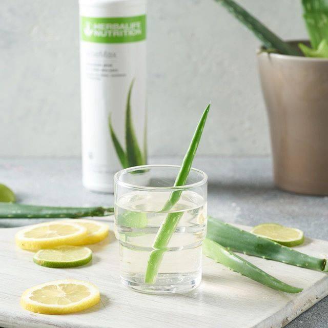 herbalife nutrition refreshing glass of aloe concentrate drink with added lemon and aloe vera.