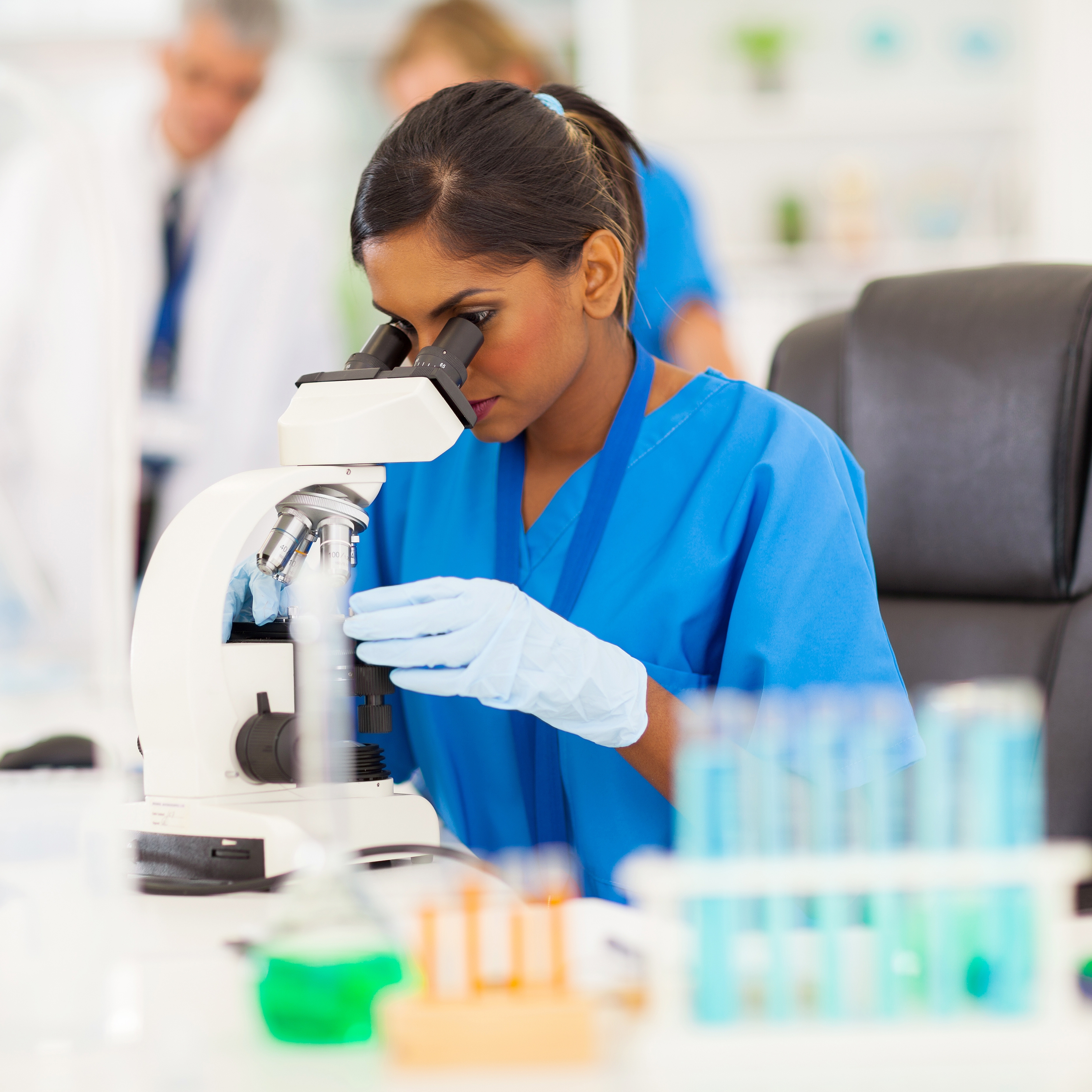 A scientist testing and working on the microscope inthe Lab