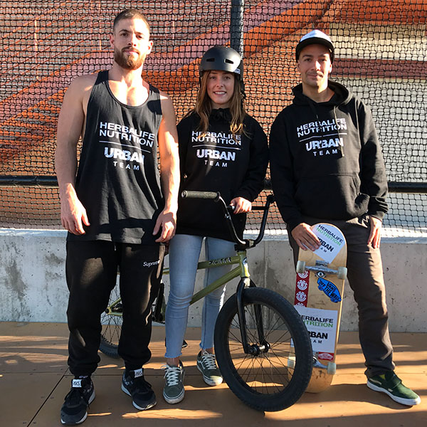 El skater, la rider, y el atleta de parkour del Herbalife Urban Team
