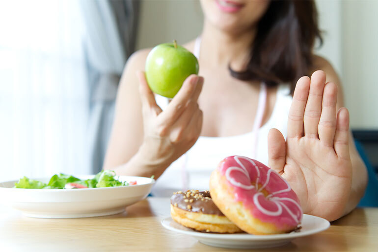 femme disant non aux calories vides