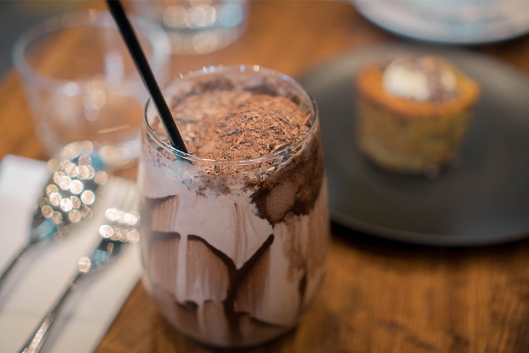Image pour la recette de shake au chocolat et a la cerise
