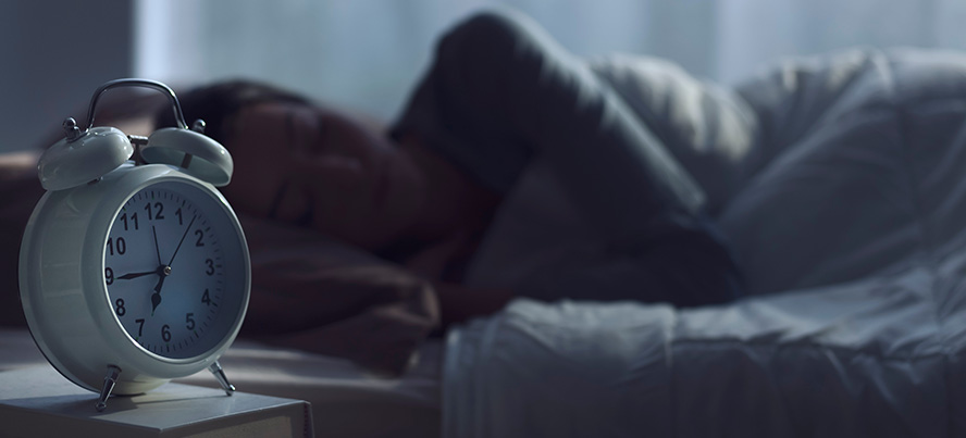 Vrouw tijdens nachtroutine