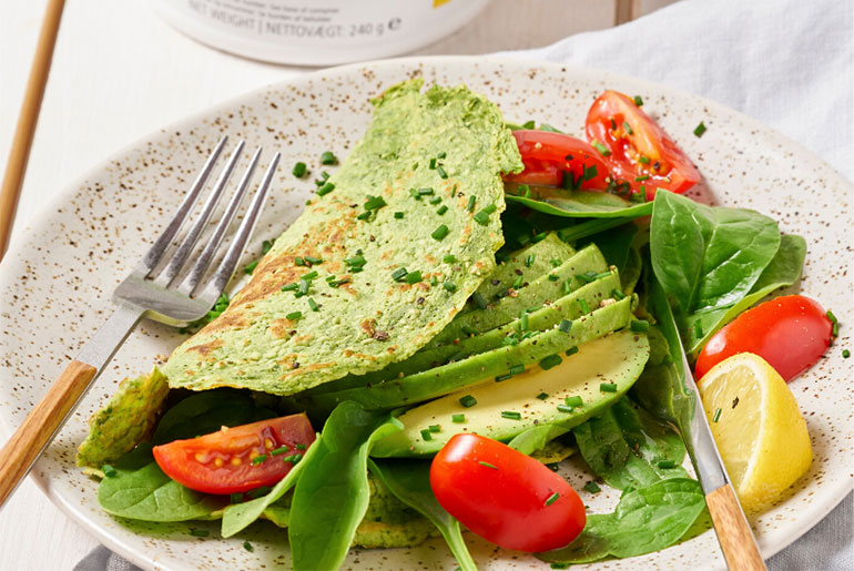 proteínová omeleta so špenátom.